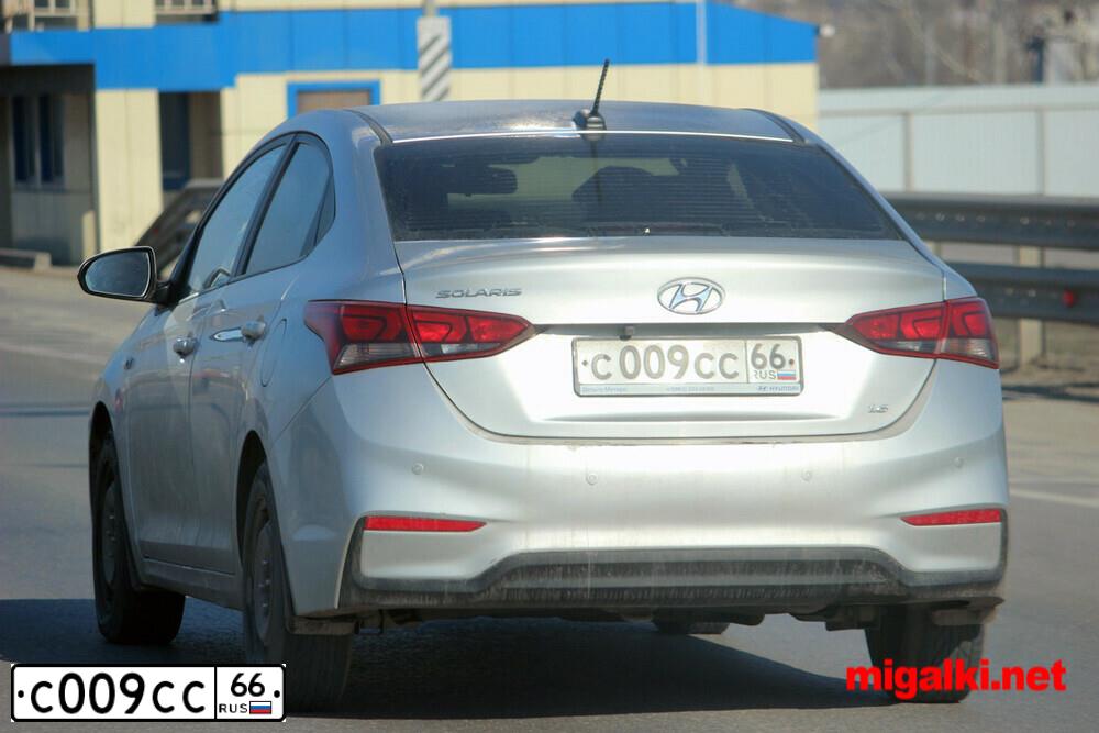 Фото автомобиля MERCEDES-BENZ C43, 2016 — госномер В633МЕ761. Цвет: СЕРЫЙ
