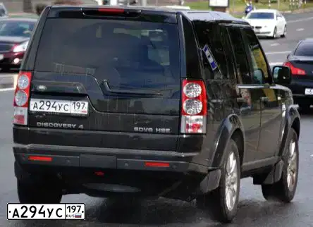 Фото автомобиля LANDROVER DISCOVERY, 2012 — госномер У333ХС190. Цвет: ЧЕРНЫЙ