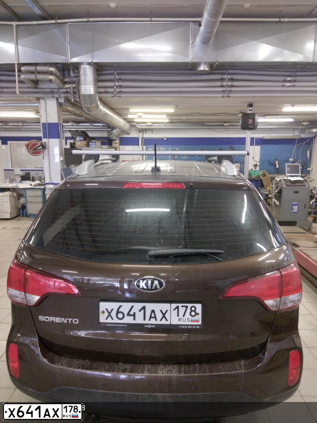 Фото автомобиля KIA SORENTO, 2017 — госномер Х641АХ178. Цвет: Коричневый