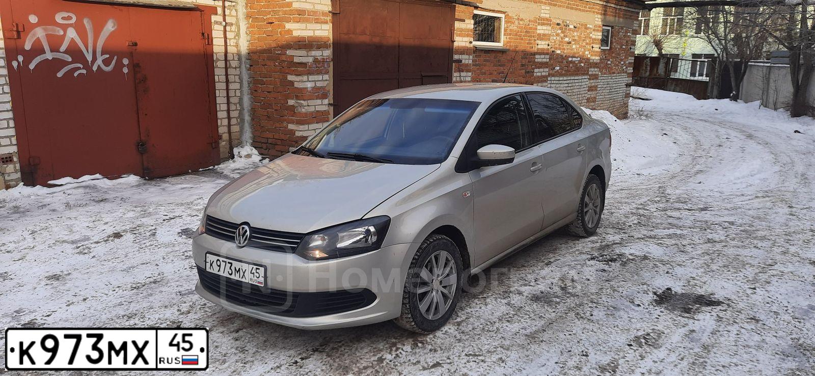 Фото автомобиля VOLKSWAGEN POLO, 2012 — госномер К973МХ45. Цвет: Серебристо-Желтый