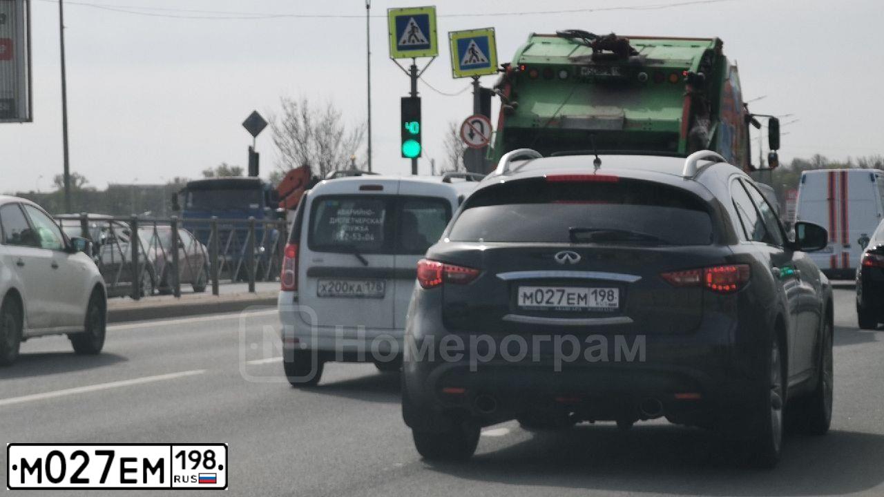 Фото автомобиля INFINITI FX35, 2009 — госномер С110ОМ142