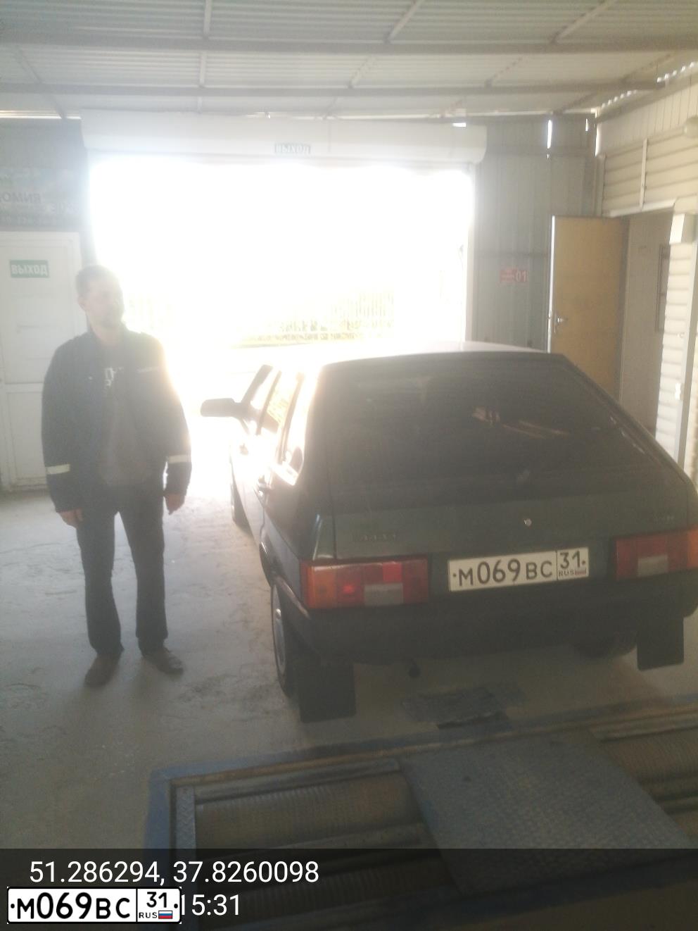 Фото автомобиля LADA 2109, 2003 — госномер В878МУ136. Цвет: Темно-зеленый
