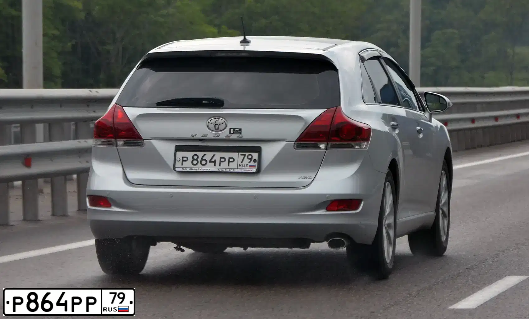Фото автомобиля TOYOTA VENZA, 2013 — госномер Р864РР79. Цвет: СЕРЕБРИСТЫЙ