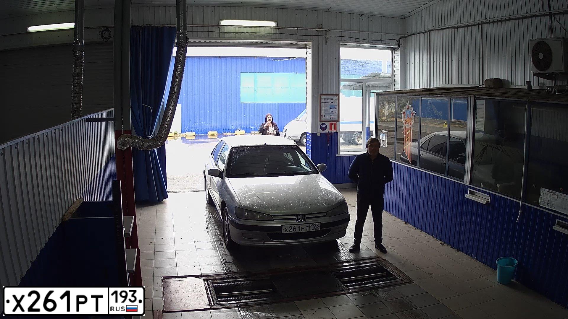 Фото автомобиля PEUGEOT 406, 1998 — госномер В460КА01. Цвет: Белый