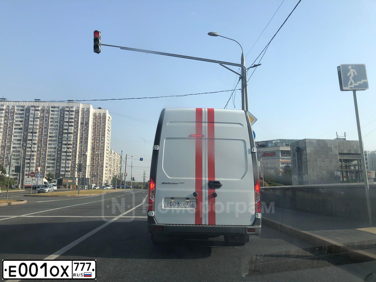 Фото автомобиля ГАЗ 27527, 2015 — госномер Е001ОХ777. Цвет: СЕРЫЙ