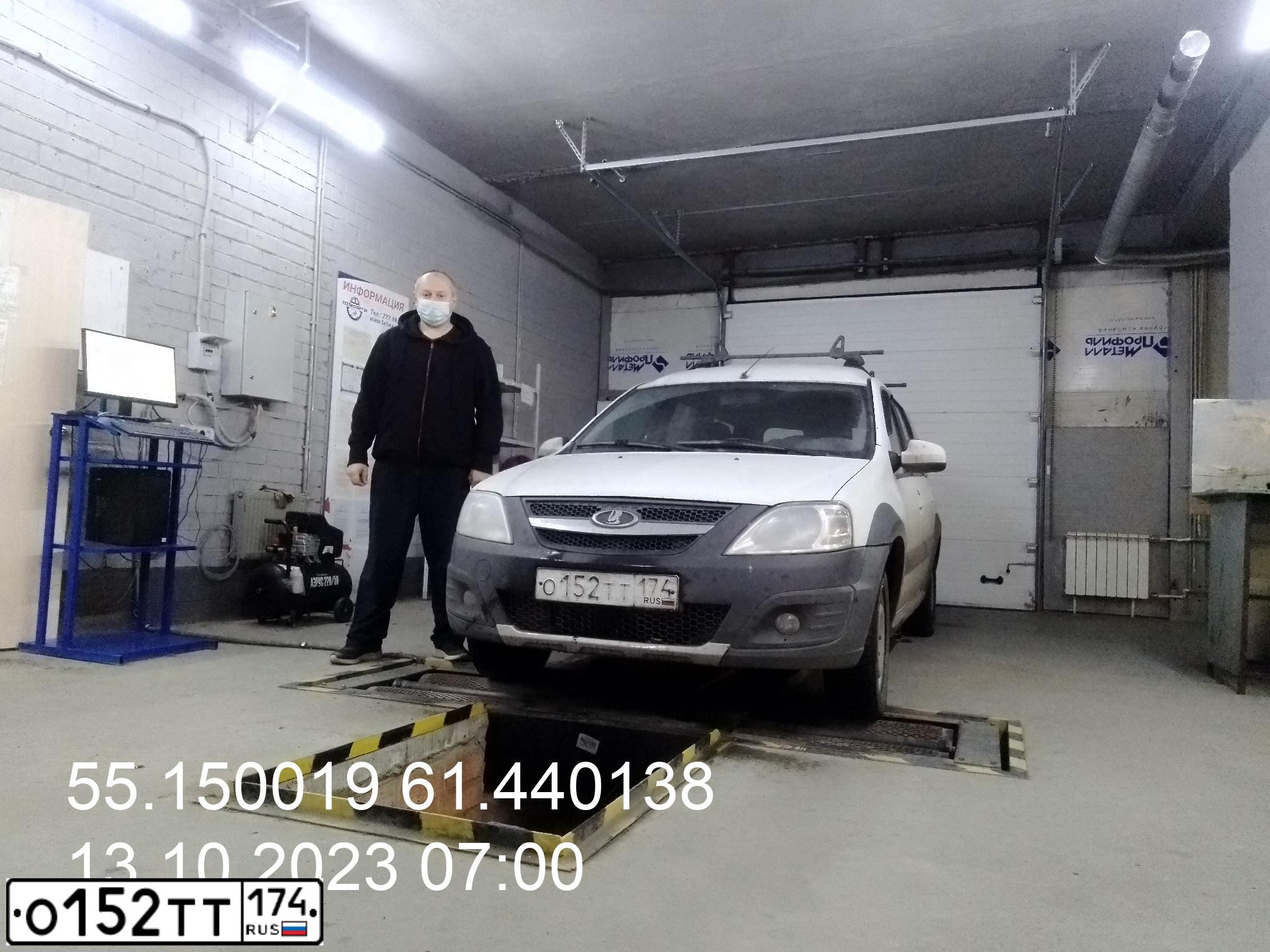 Фото автомобиля LADA LARGUS, 2016 — госномер О152ТТ174. Цвет: БЕЛЫЙ