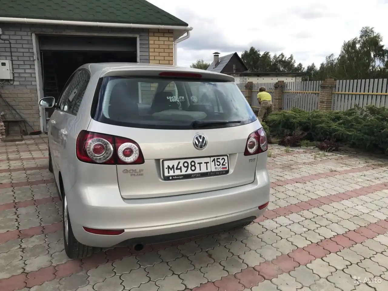 Фото автомобиля VOLKSWAGEN GOLF PLUS, 2013 — госномер М498ТТ152. Цвет: Серебристо-Желтый