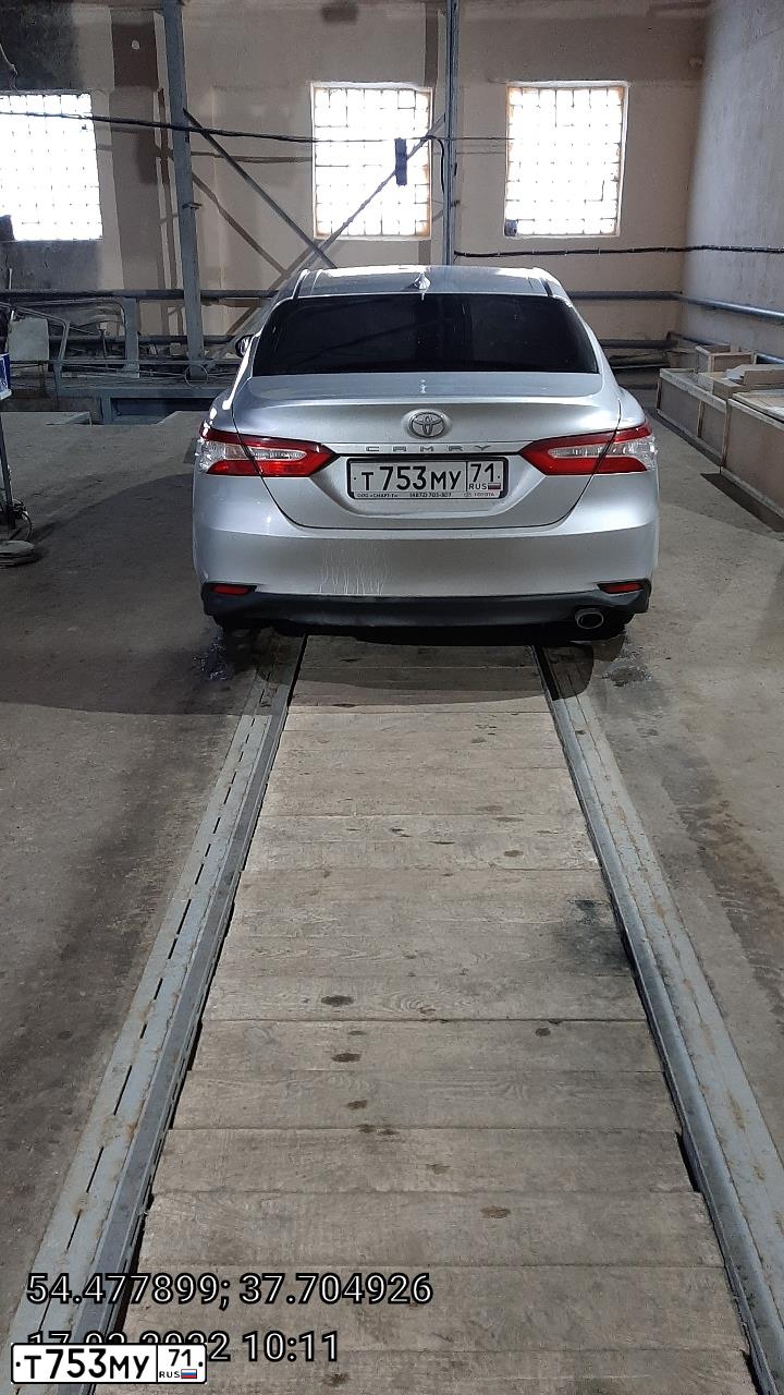 Фото автомобиля TOYOTA CAMRY, 2018 — госномер Т753МУ71. Цвет: СЕРЕБРИСТЫЙ МЕТАЛЛИК