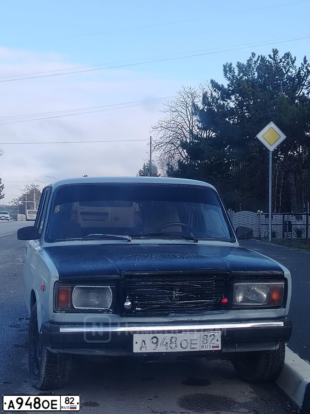 Фото автомобиля VAZ ВАЗ 2107, 1985 — госномер А948ОЕ82. Цвет: Серый