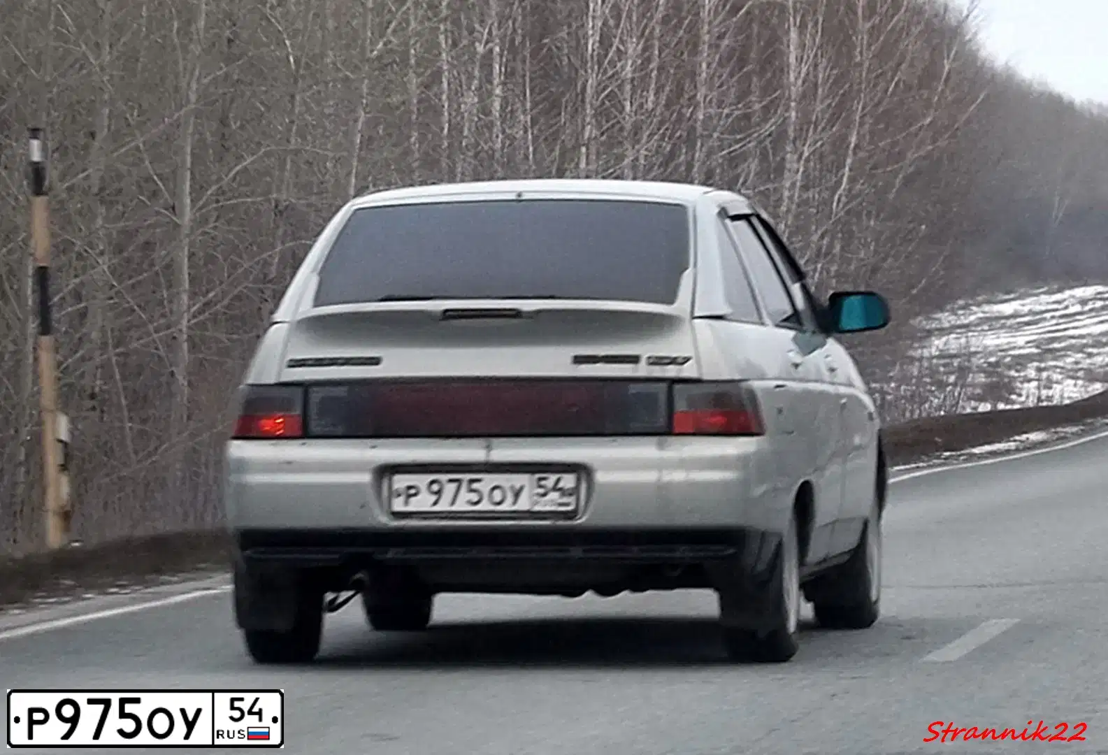 Фото автомобиля LADA 2112, 2002 — госномер Р975ОУ54. Цвет: СЕРЕБРИСТОЖЕЛТОЗЕЛЕНЫЙ