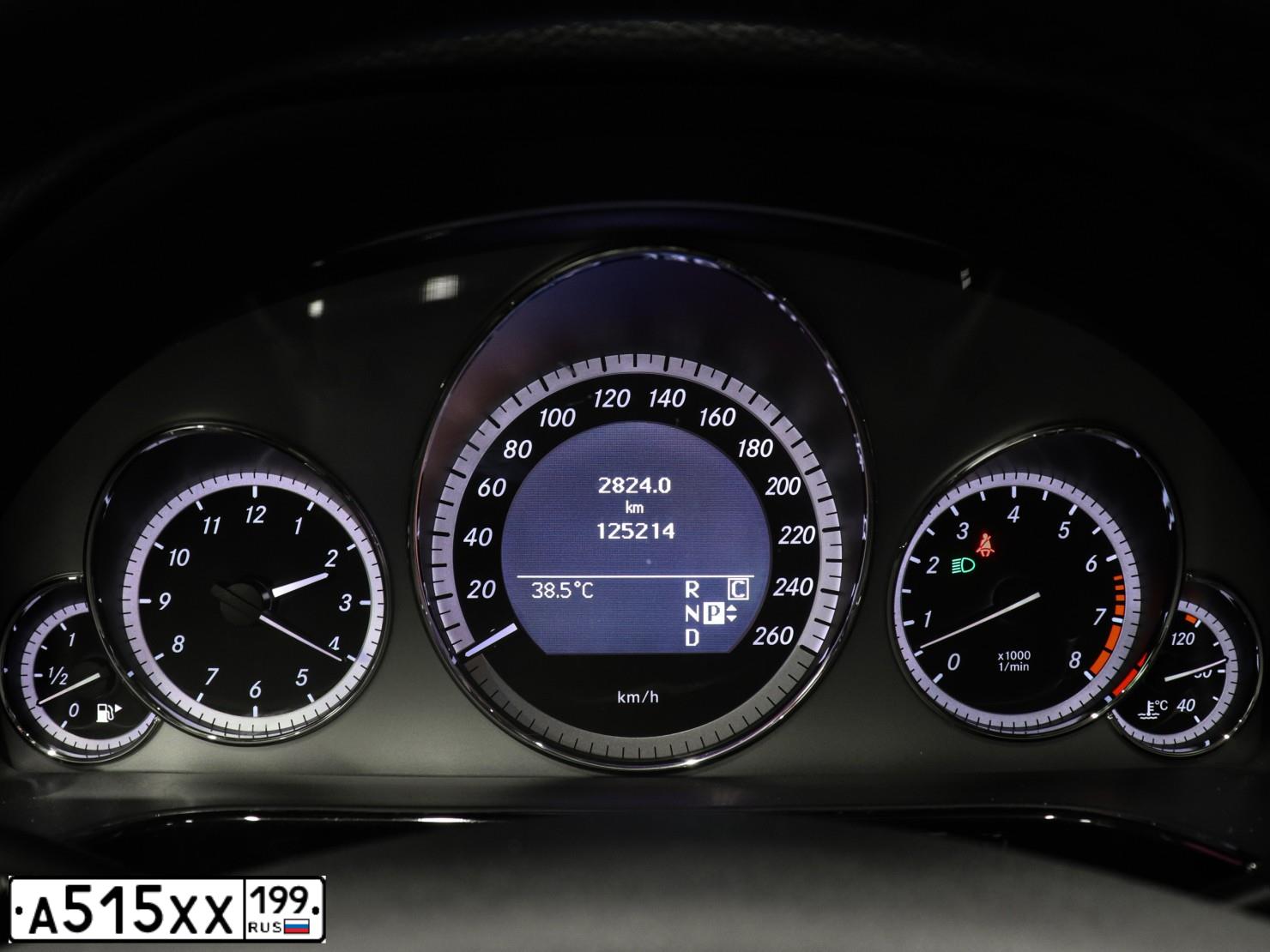 Фото автомобиля MERCEDES E-KLASSE, 2010 — госномер А515ХХ199. Цвет: ЧЕРНЫЙ