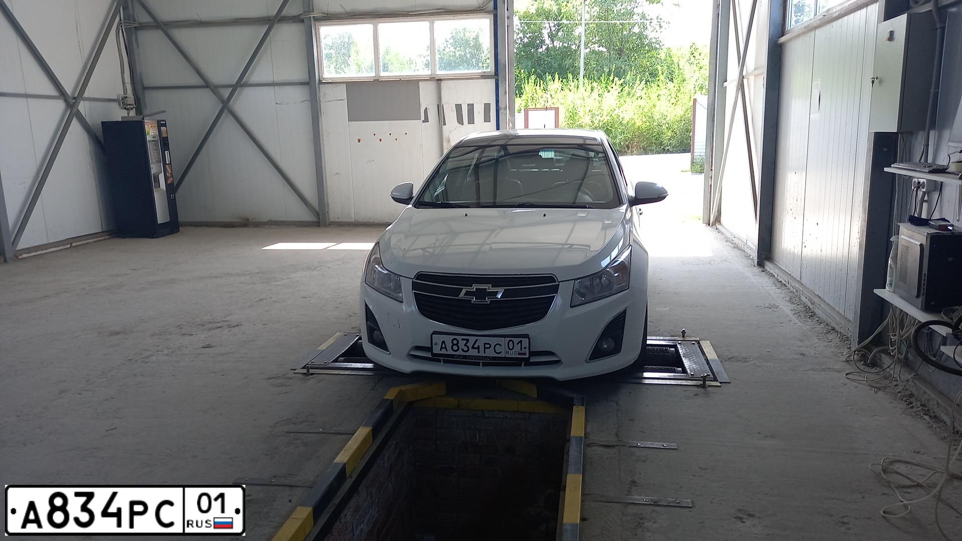 Фото автомобиля CHEVROLET CRUZE, 2014 — госномер У599УУ01. Цвет: Белый