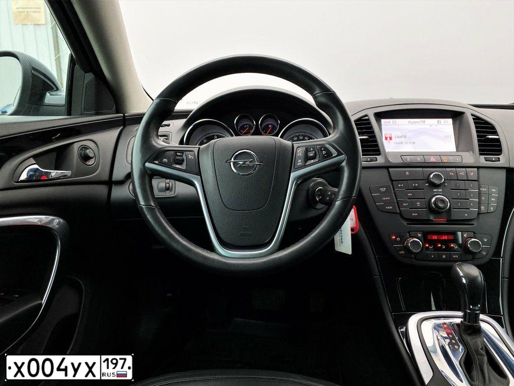 Фото автомобиля OPEL INSIGNIA, 2013 — госномер В402ХХ89. Цвет: ЧЕРНЫЙ
