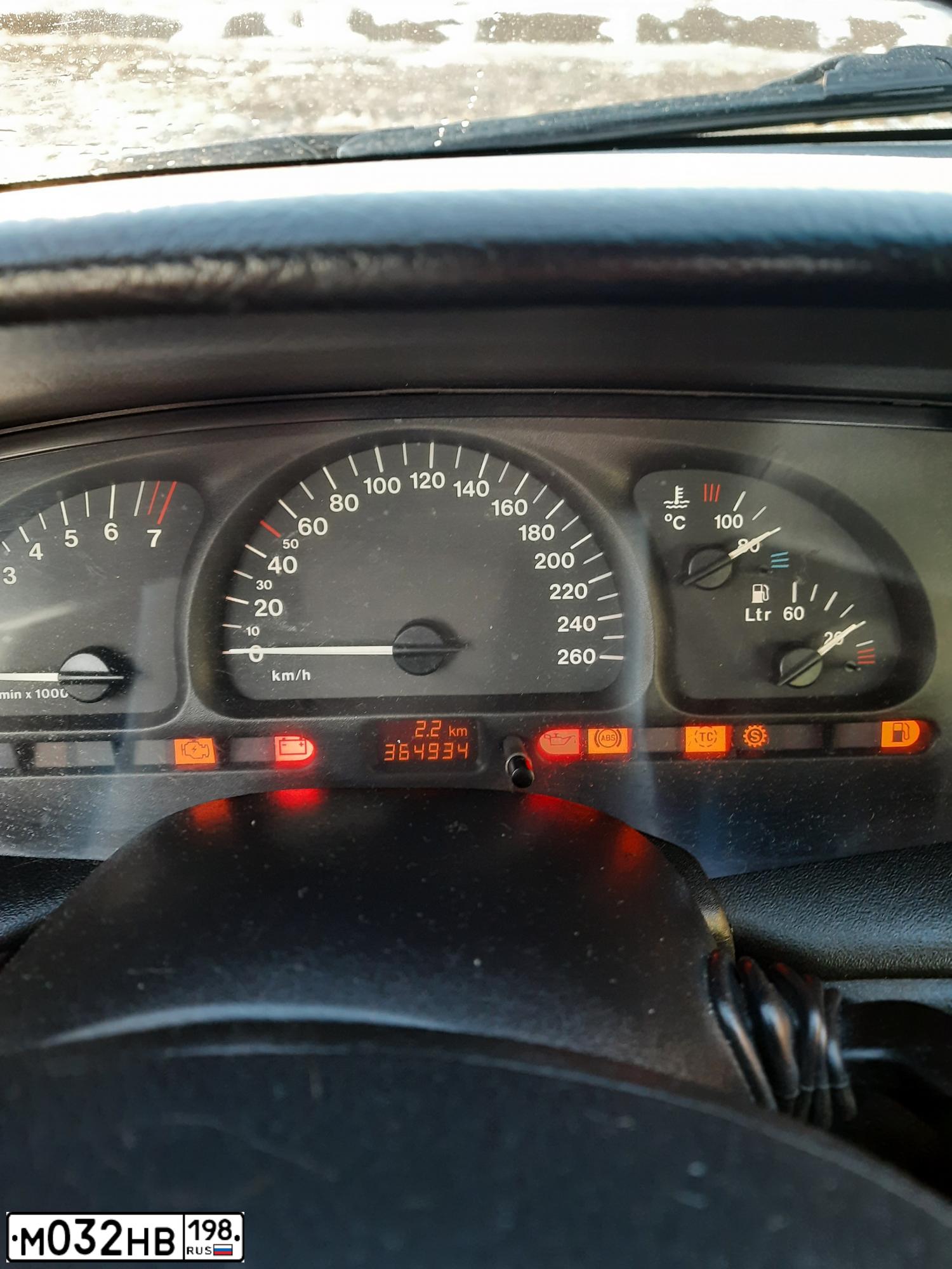 Фото автомобиля OPEL VECTRA, 1998 — госномер М032НВ198. Цвет: СЕРЕБРИСТЫЙ
