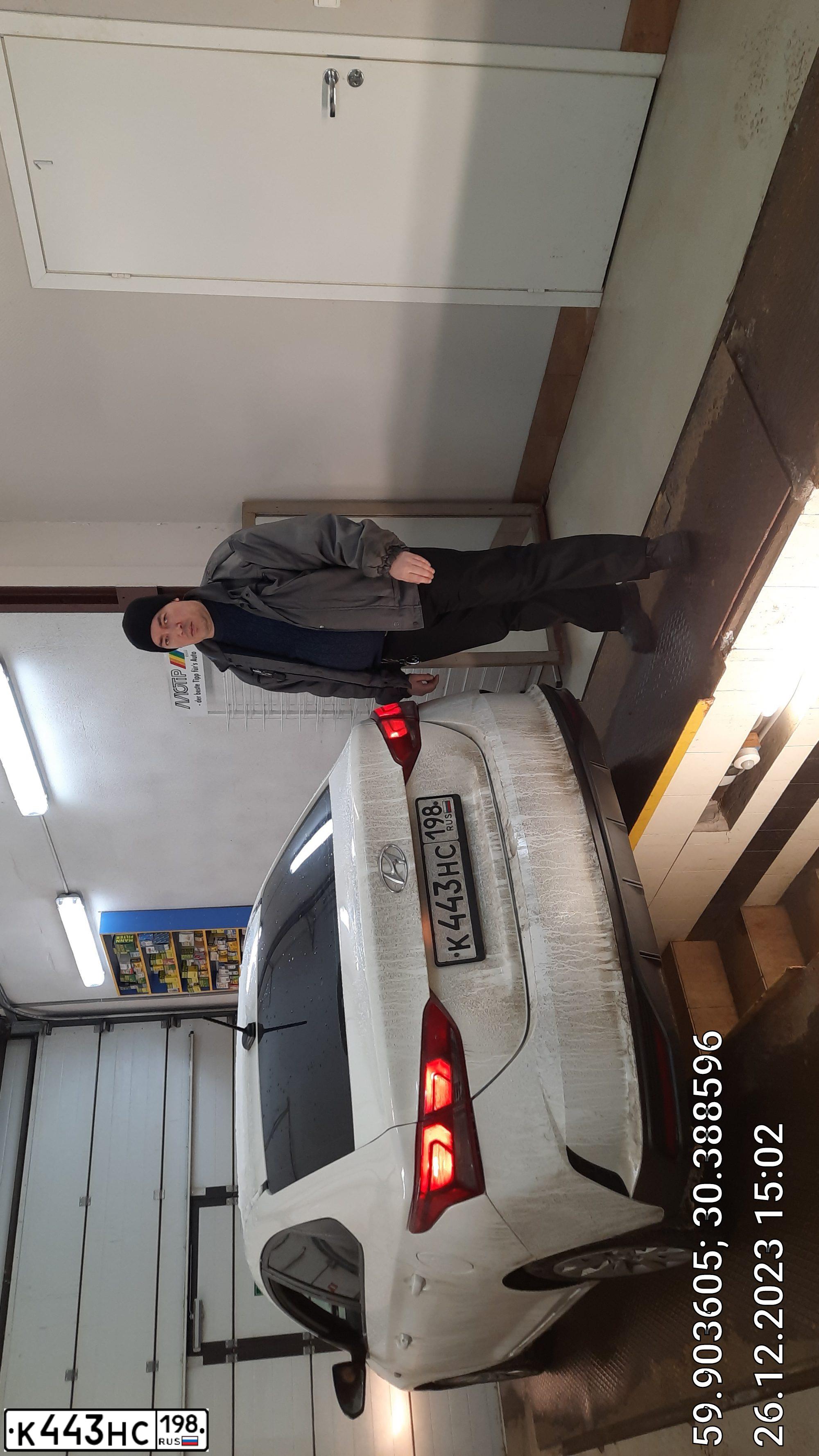 Фото автомобиля HYUNDAI SOLARIS, 2018 — госномер К443НС198. Цвет: Белый