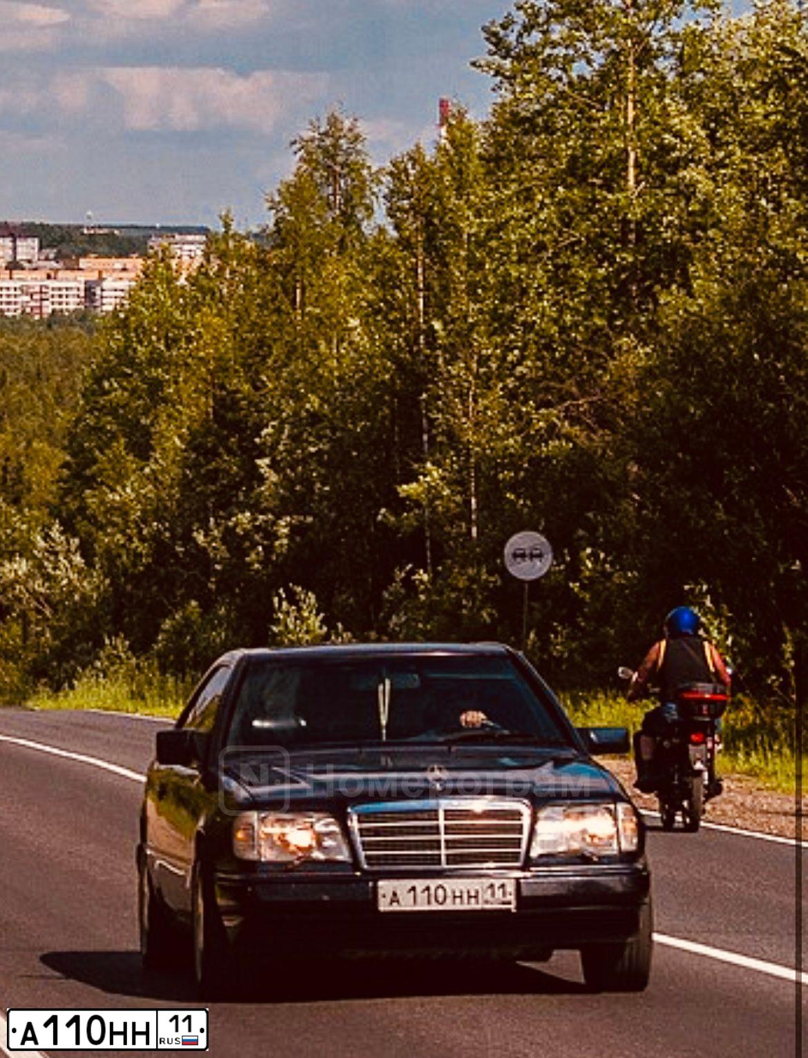Фото автомобиля MERCEDES E-KLASSE, 1993 — госномер А110НН11. Цвет: СИНИЙ