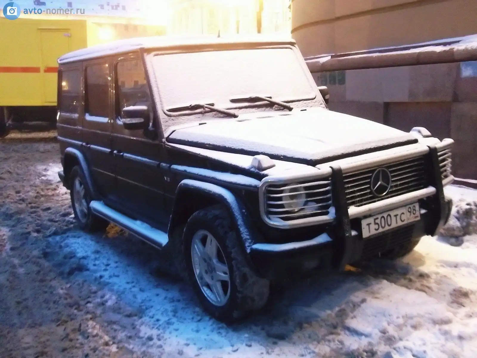 Фото автомобиля MERCEDES G-KLASSE, 2001 — госномер Е931УР124. Цвет: ЧЕРНЫЙ