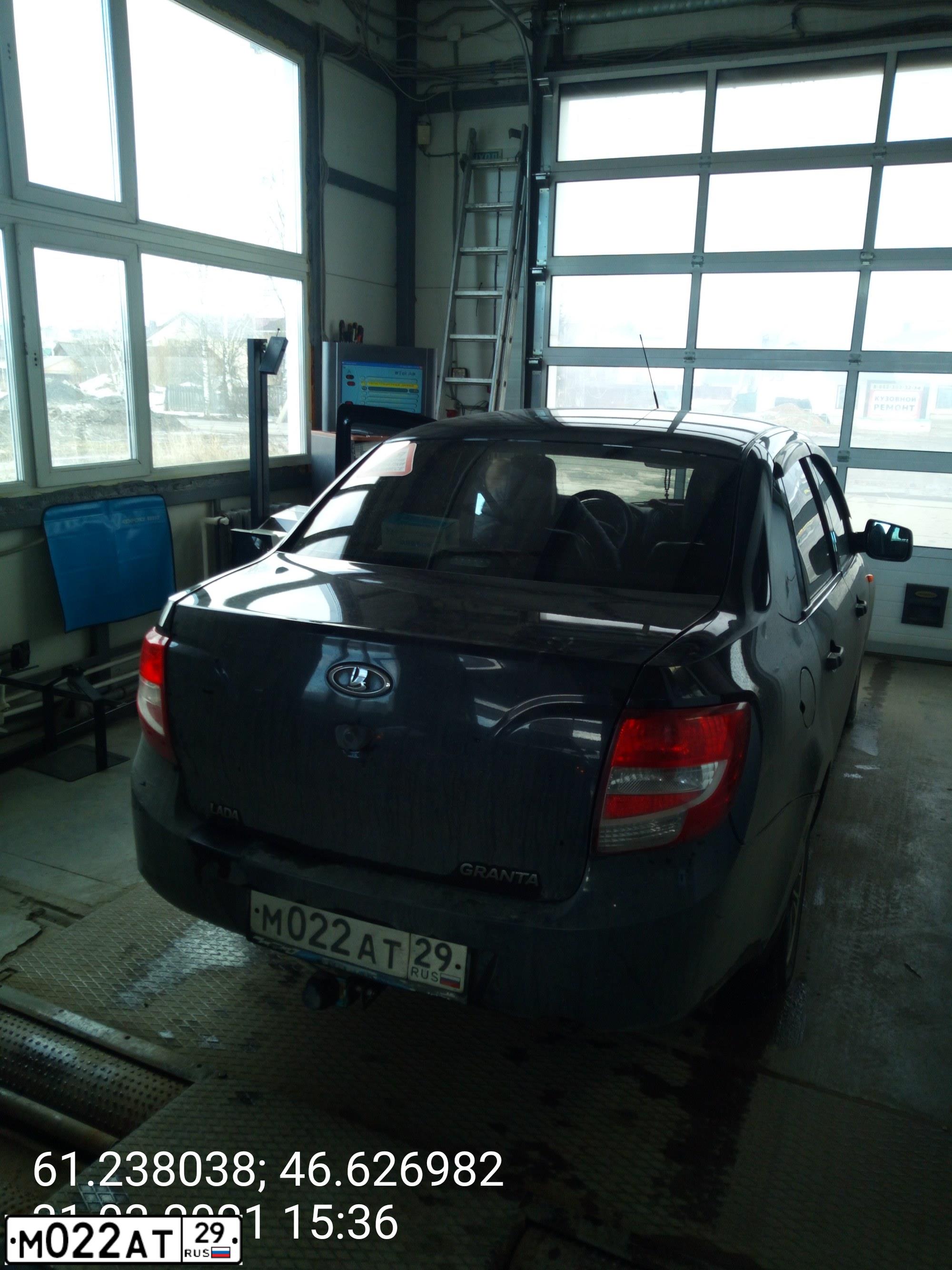 Фото автомобиля LADA 2190 GRANTA, 2014 — госномер Н137ТК29. Цвет: СИНЕ-ЧЕРНЫЙ