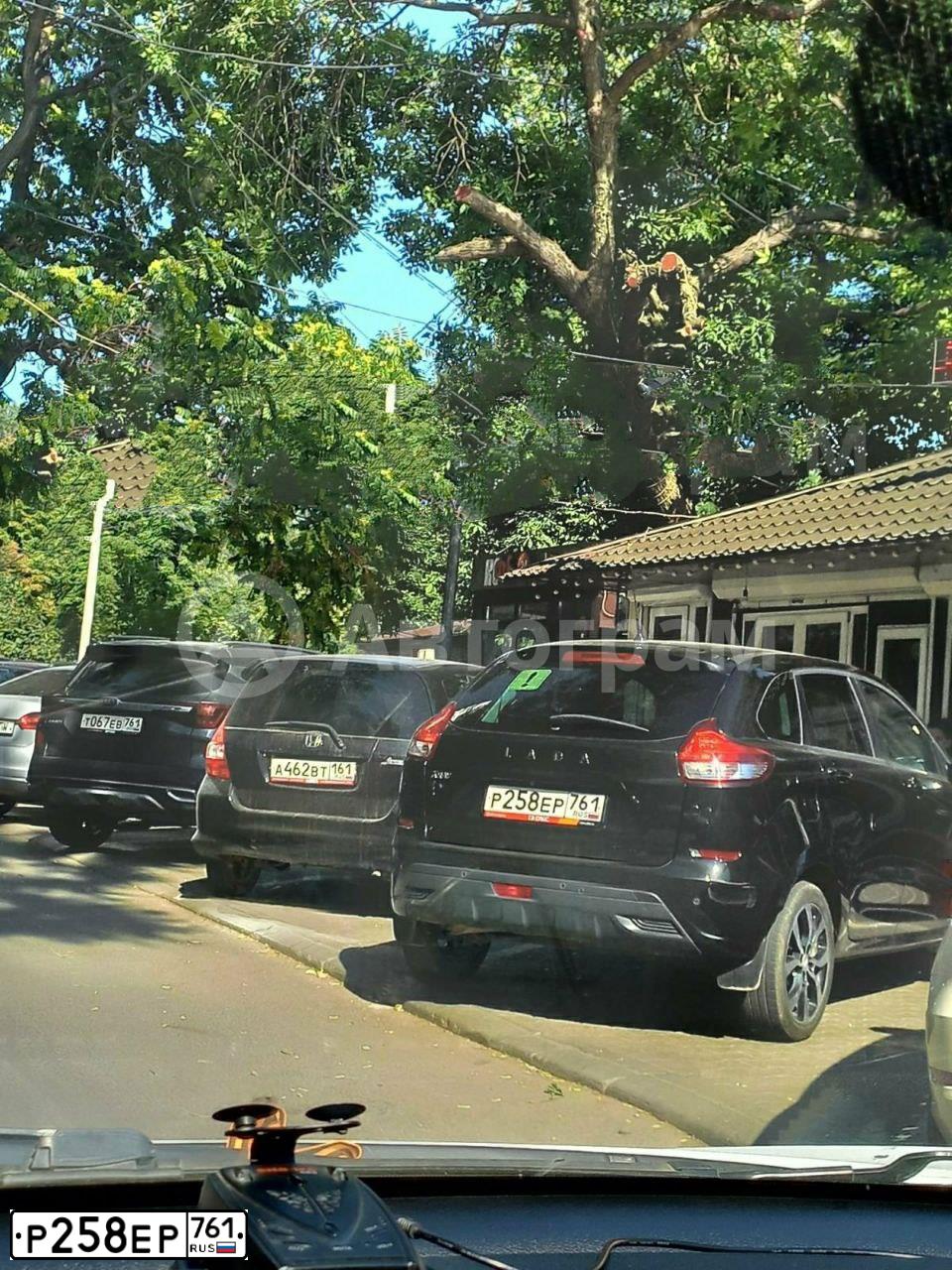 Фото автомобиля LADA XRAY, 2017 — госномер Р258ЕР761. Цвет: ЧЕРНЫЙ