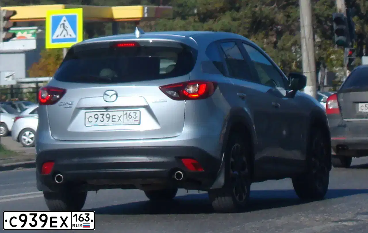 Фото автомобиля HYUNDAI SANTA FE, 2013 — госномер Е313АЕ136. Цвет: Белый