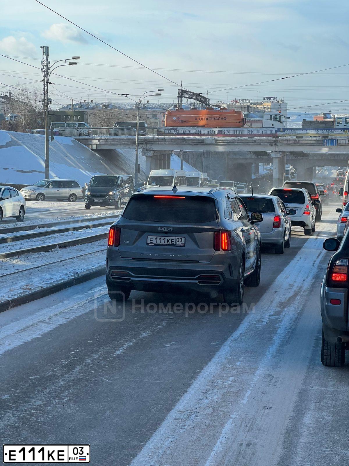 Фото автомобиля UAZ 3303, 2013 — госномер Е111КЕ03. Цвет: БЕЛАЯ НОЧЬ