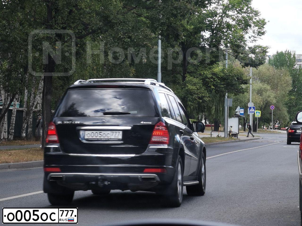 Фото автомобиля MERCEDES-BENZ GL350, 2010 — госномер Н692ВА550. Цвет: ЧЕРНЫЙ