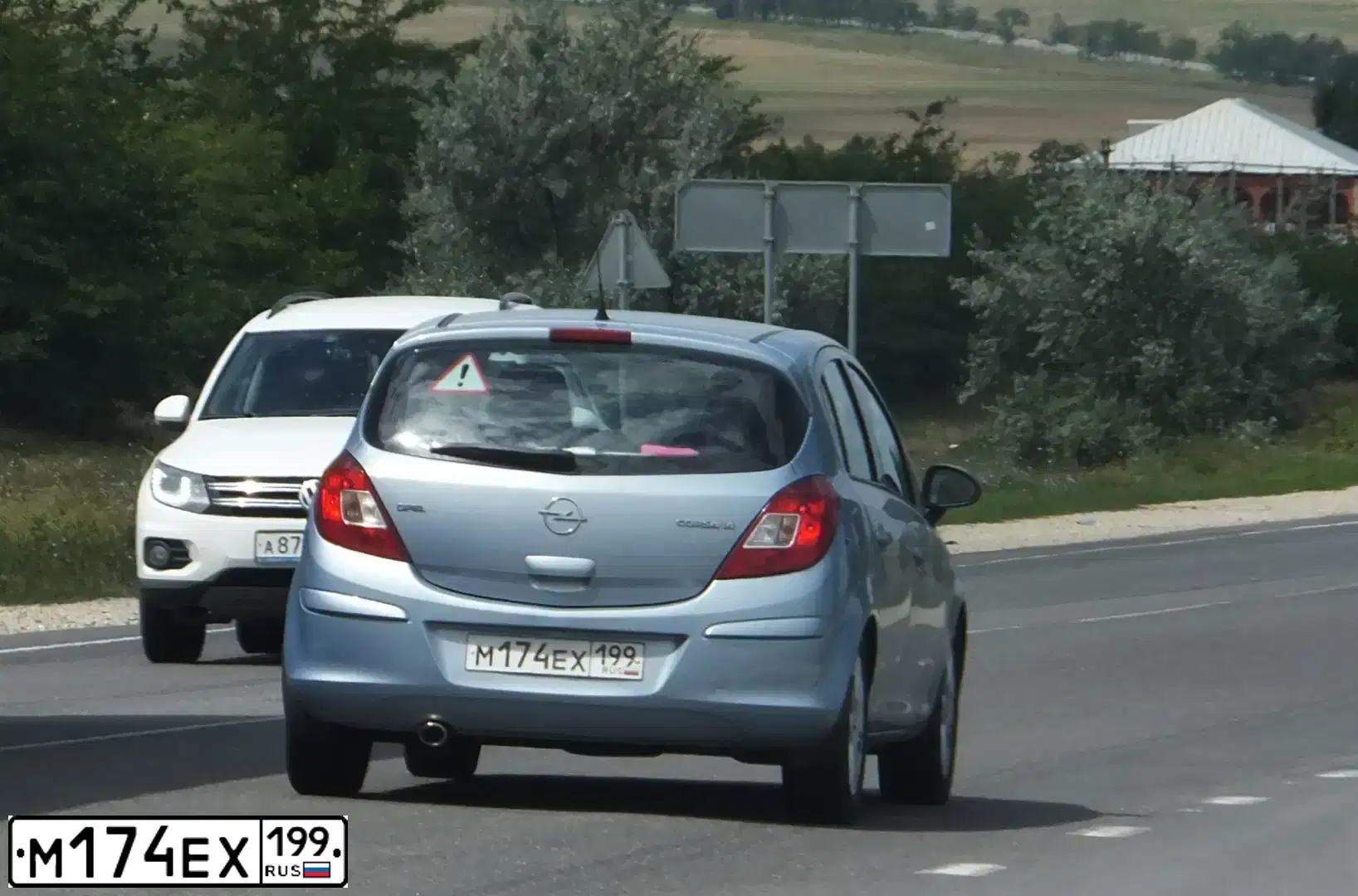 Фото автомобиля OPEL CORSA, 2008 — госномер К055УА21. Цвет: СВЕТЛО-ГОЛУБОЙ