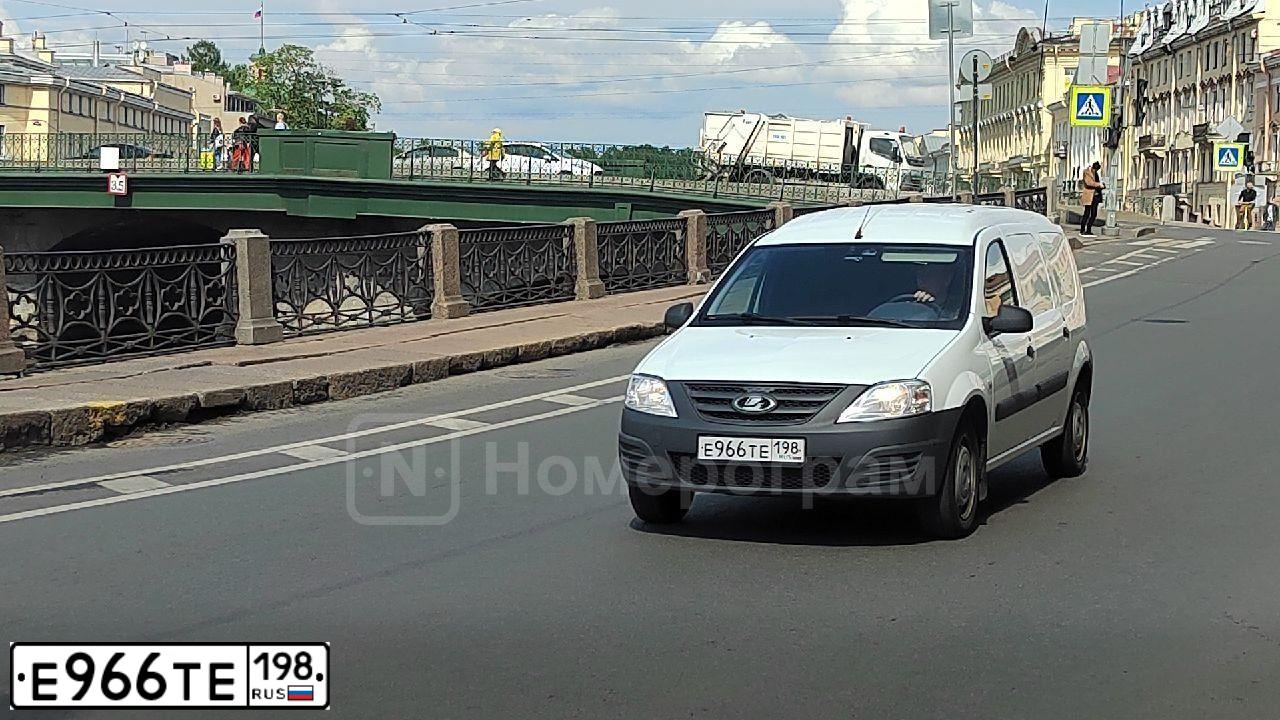 Фото автомобиля LADA LARGUS FURGON, 2020 — госномер Е966ТЕ198. Цвет: Белый