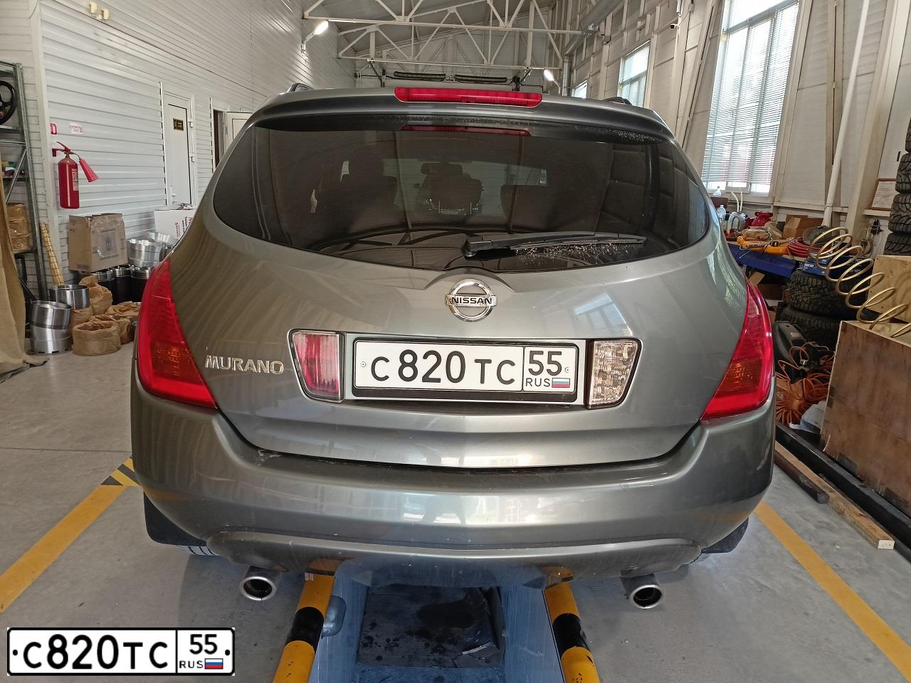 Фото автомобиля NISSAN MURANO, 2006 — госномер С820ТС55. Цвет: СЕРЫЙ