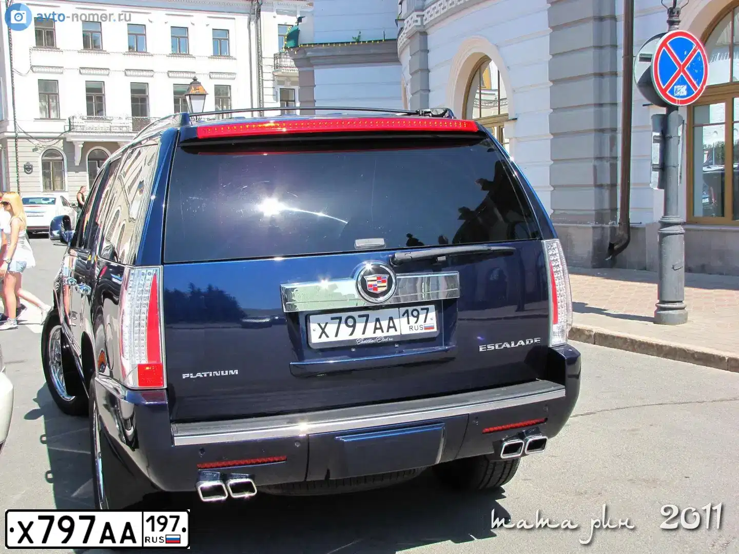 Фото автомобиля CADILLAC ESCALADE, 2008 — госномер Х797АА197. Цвет: СИНИЙ ТЕМНЫЙ