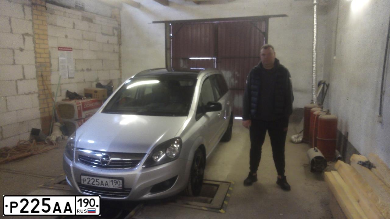 Фото автомобиля KIA CEE'D, 2009 — госномер Е509МО82. Цвет: синий