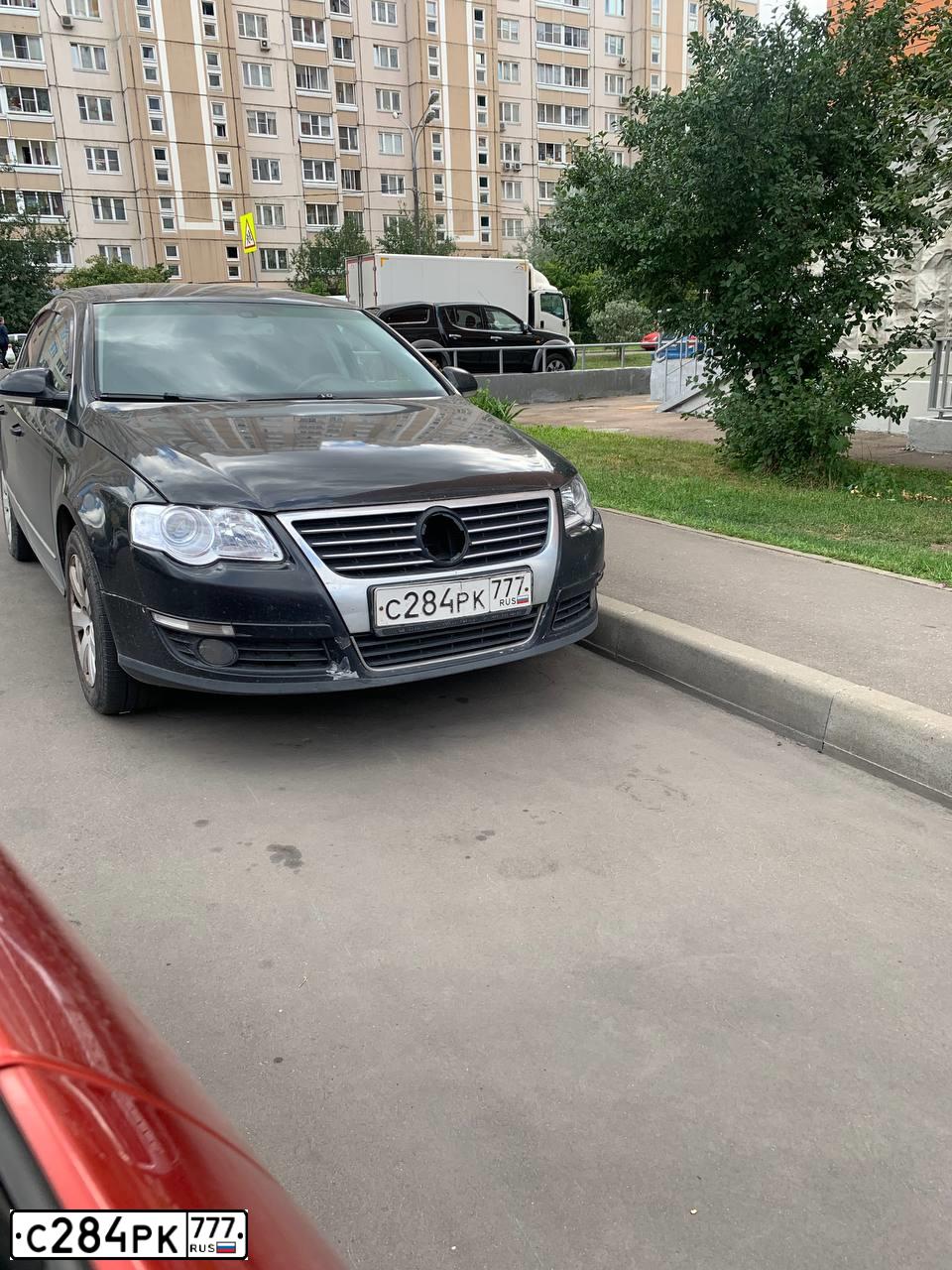 Фото автомобиля VOLKSWAGEN PASSAT, 2010 — госномер С284РК777. Цвет: ЧЕРНЫЙ