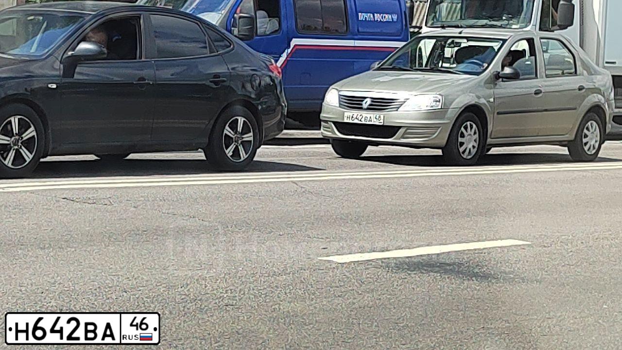 Фото автомобиля LADA 2121 NIVA, 2002 — госномер Н642ВА46. Цвет: ФИОЛЕТОВЫЙ