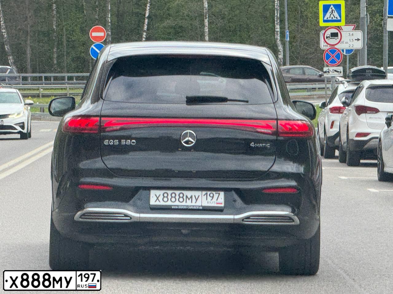 Фото автомобиля BMW M5, 2018 — госномер М717КА77. Цвет: ТЕМНО-КРАСНЫЙ