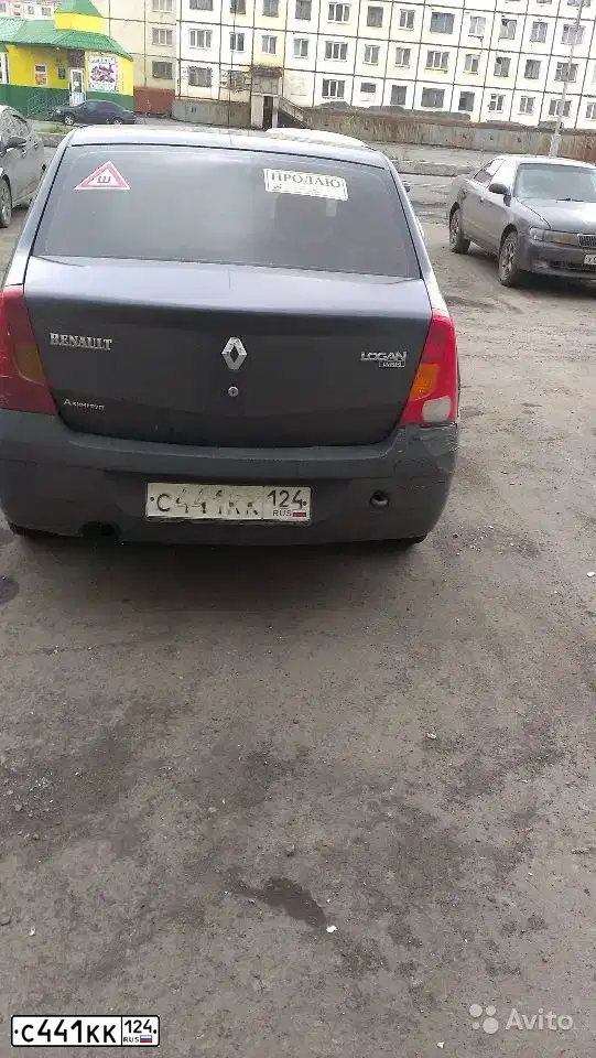 Фото автомобиля RENAULT LOGAN, 2006 — госномер Х679УМ124. Цвет: ТЕМНО СЕРЫЙ