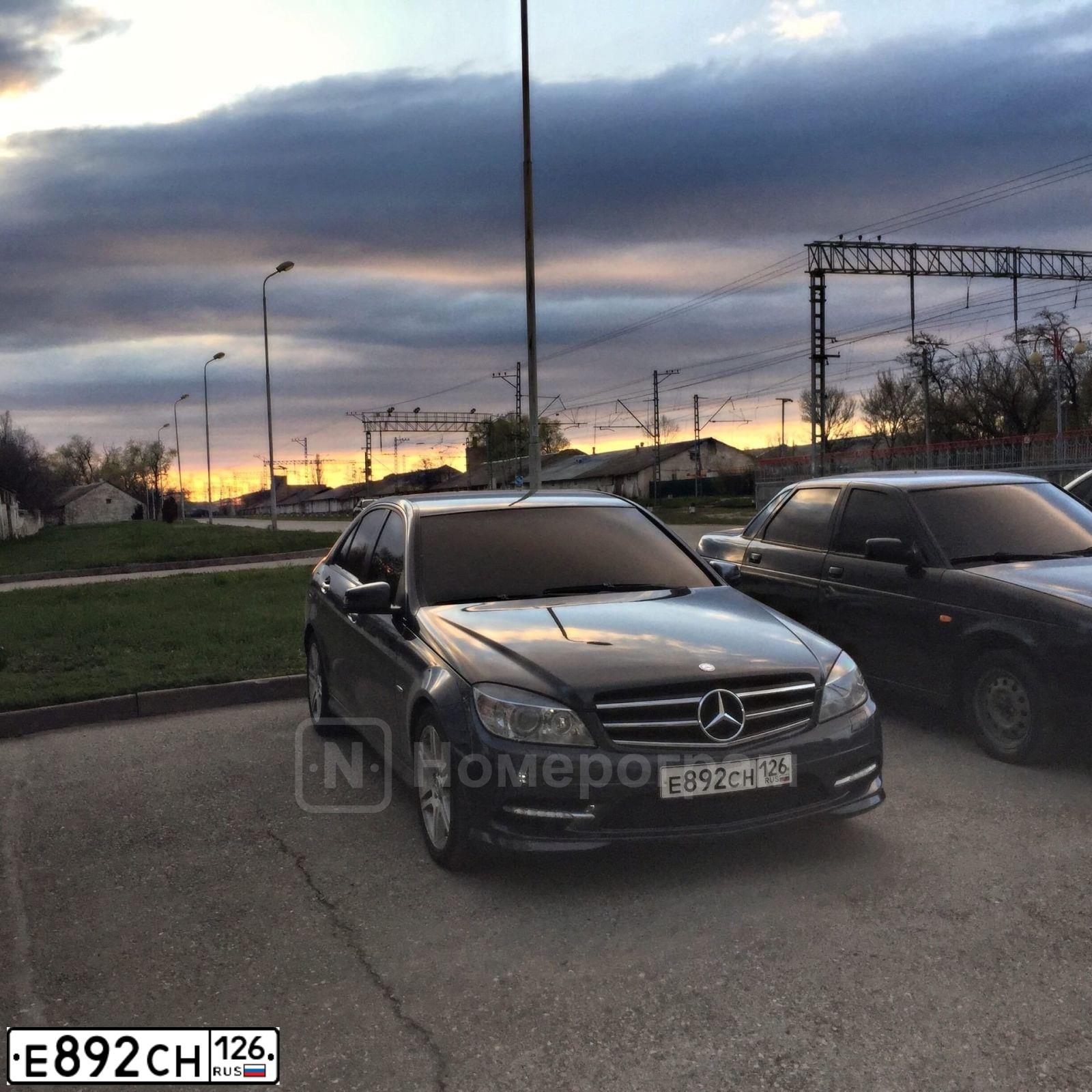 Фото автомобиля MERCEDES C-KLASSE, 2010 — госномер М683АУ197. Цвет: СЕРЫЙ