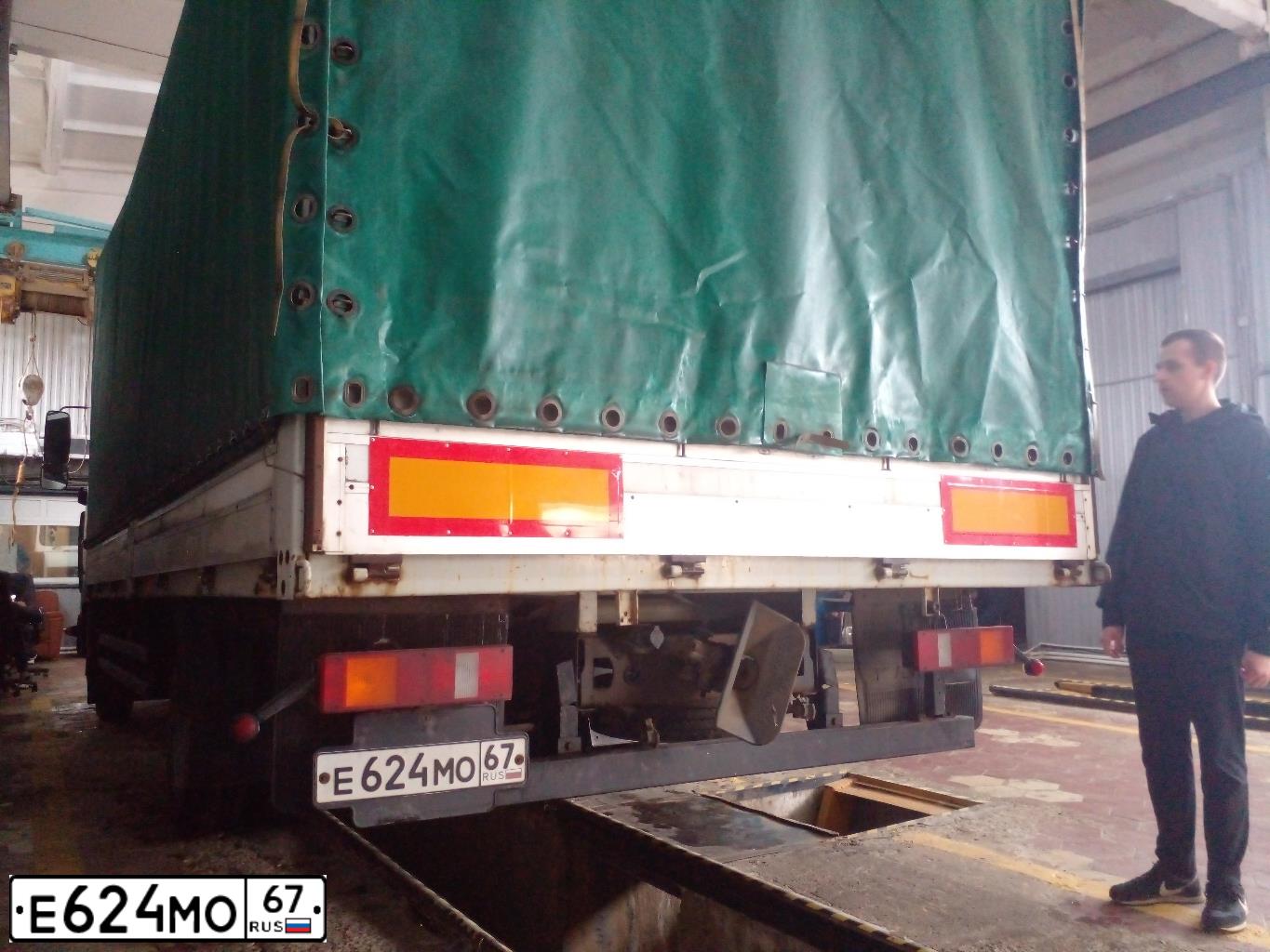 Фото автомобиля MAZ 4371 /4X2/, 2011 — госномер Р924УТ33. Цвет: Белый
