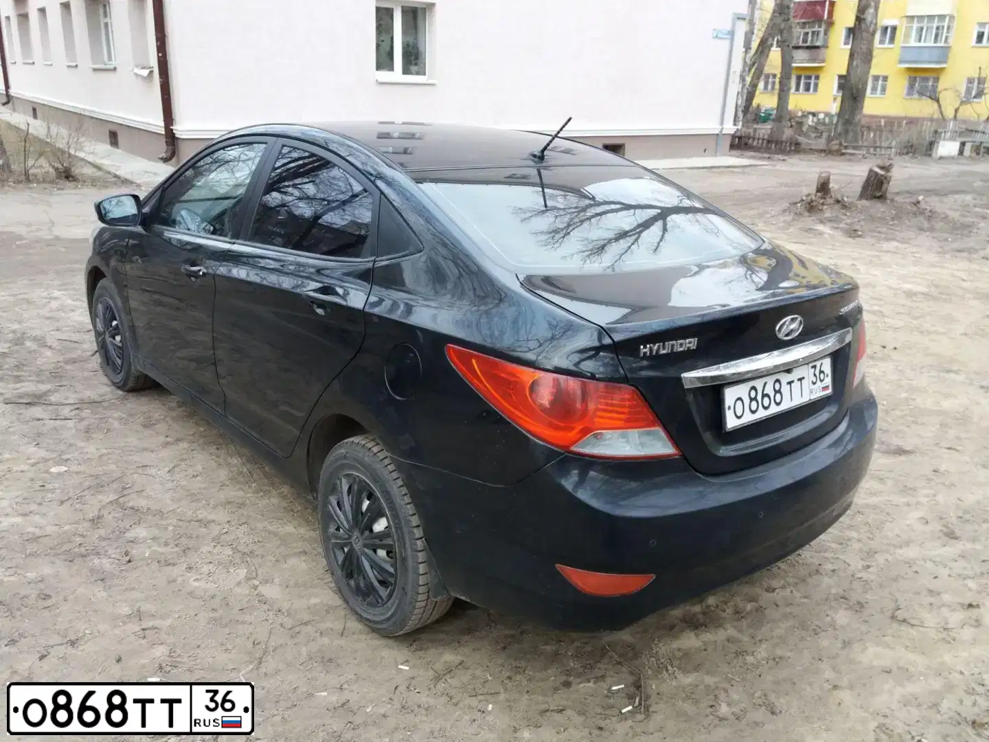 Фото автомобиля HYUNDAI SOLARIS, 2011 — госномер А395УЕ147. Цвет: ЧЕРНЫЙ