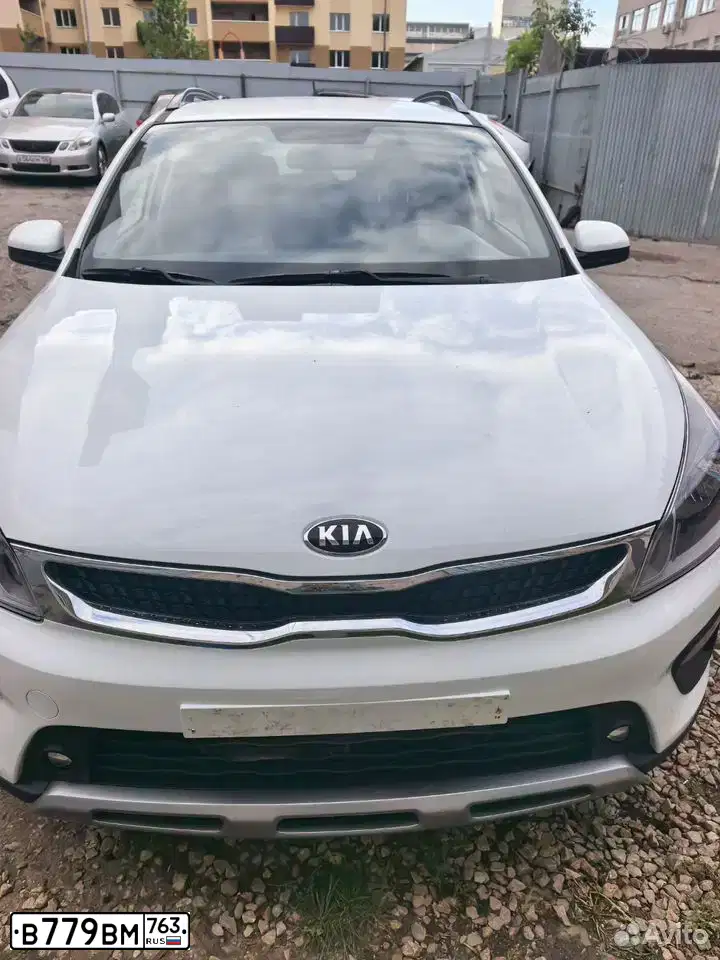 Фото автомобиля KIA RIO, 2019 — госномер Х090ЕХ763. Цвет: Белый