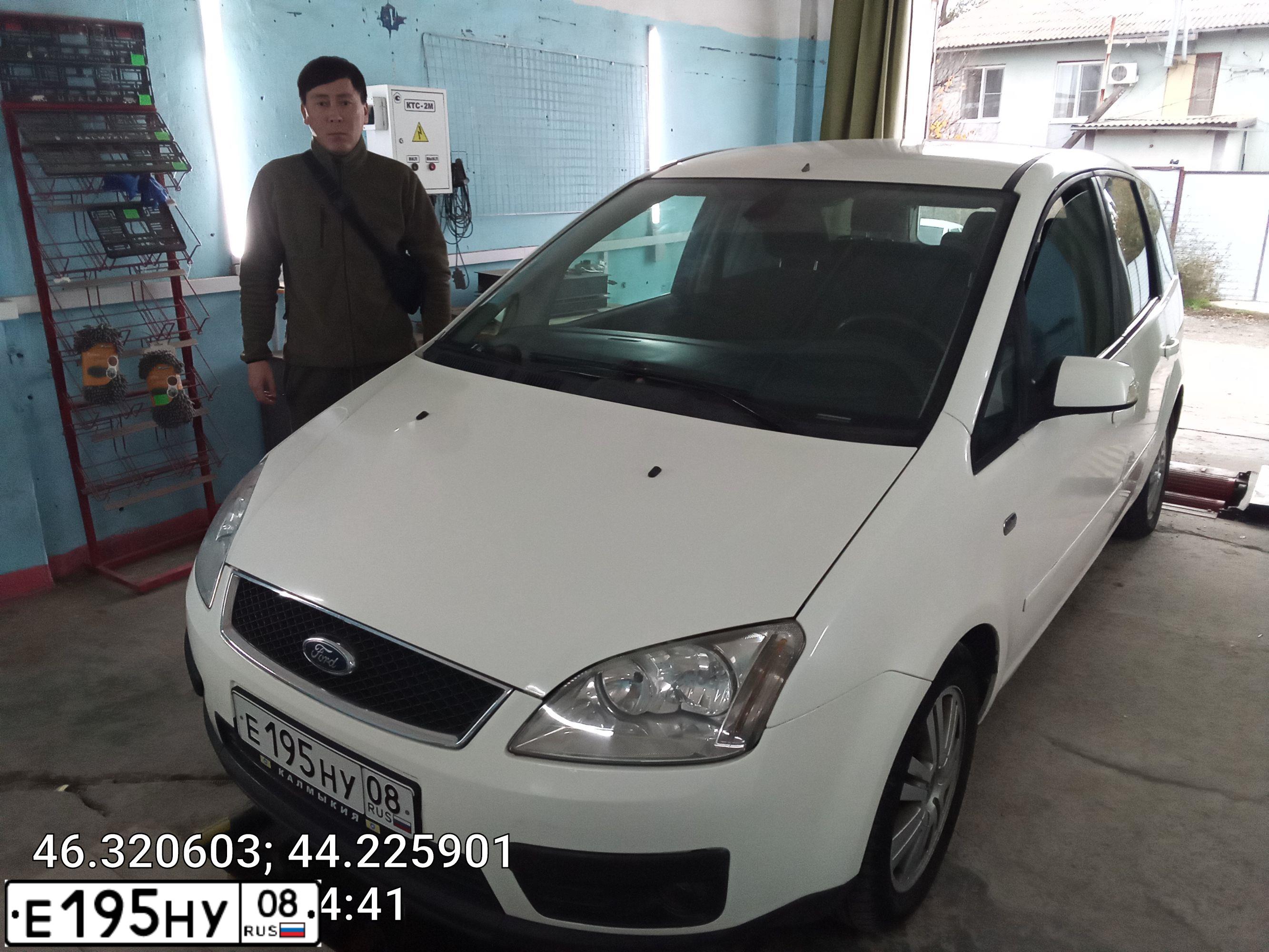 Фото автомобиля FORD FOCUS C-MAX, 2006 — госномер Е913АН08. Цвет: Белый