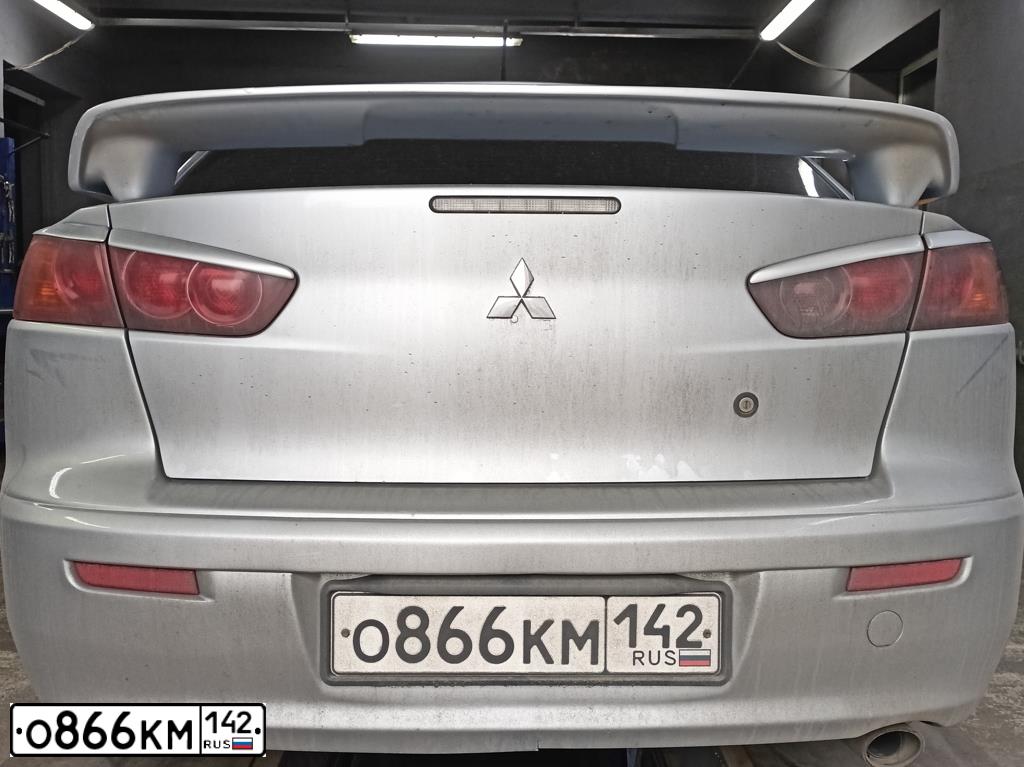 Фото автомобиля MITSUBISHI LANCER, 2008 — госномер О866КМ142. Цвет: Серебристый