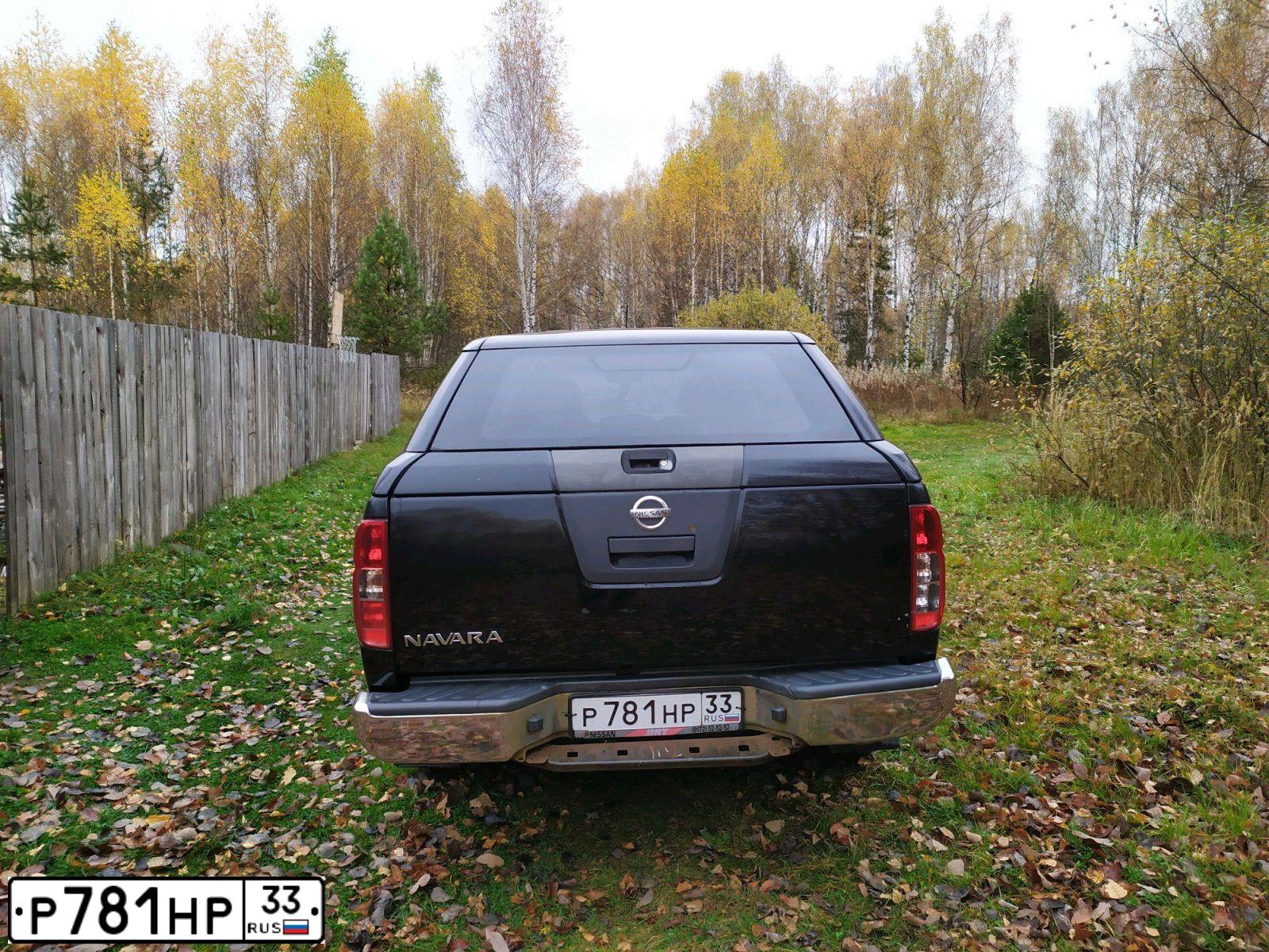 Фото автомобиля NISSAN NAVARA, 2011 — госномер А899МН51. Цвет: ЧЕРНЫЙ