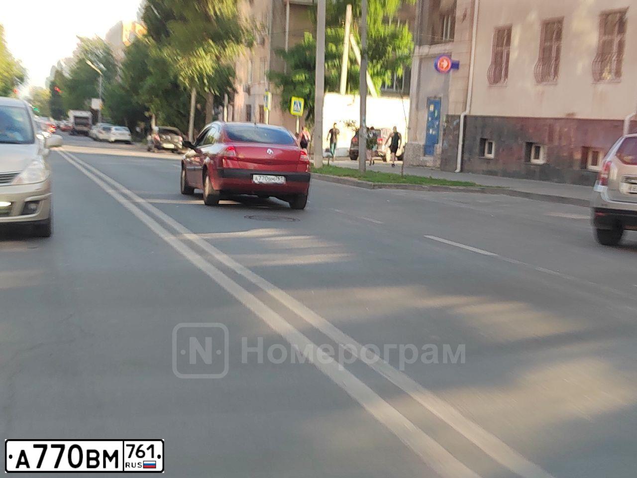 Фото автомобиля RENAULT MEGANE, 2006 — госномер А770ВМ761. Цвет: Красный