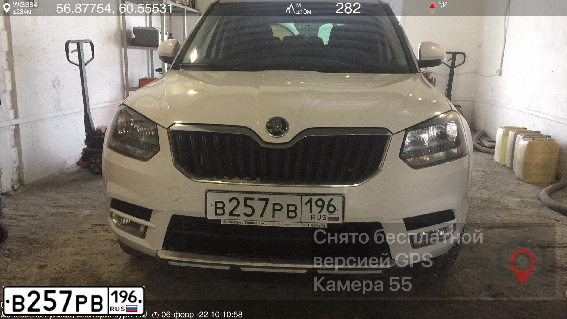 Фото автомобиля SKODA YETI, 2015 — госномер Р606МН196. Цвет: Белый
