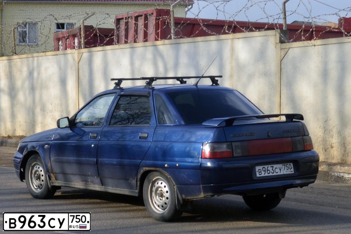 Фото автомобиля LADA 2110, 2005 — госномер В963СУ750. Цвет: Серебристо-темно-синий