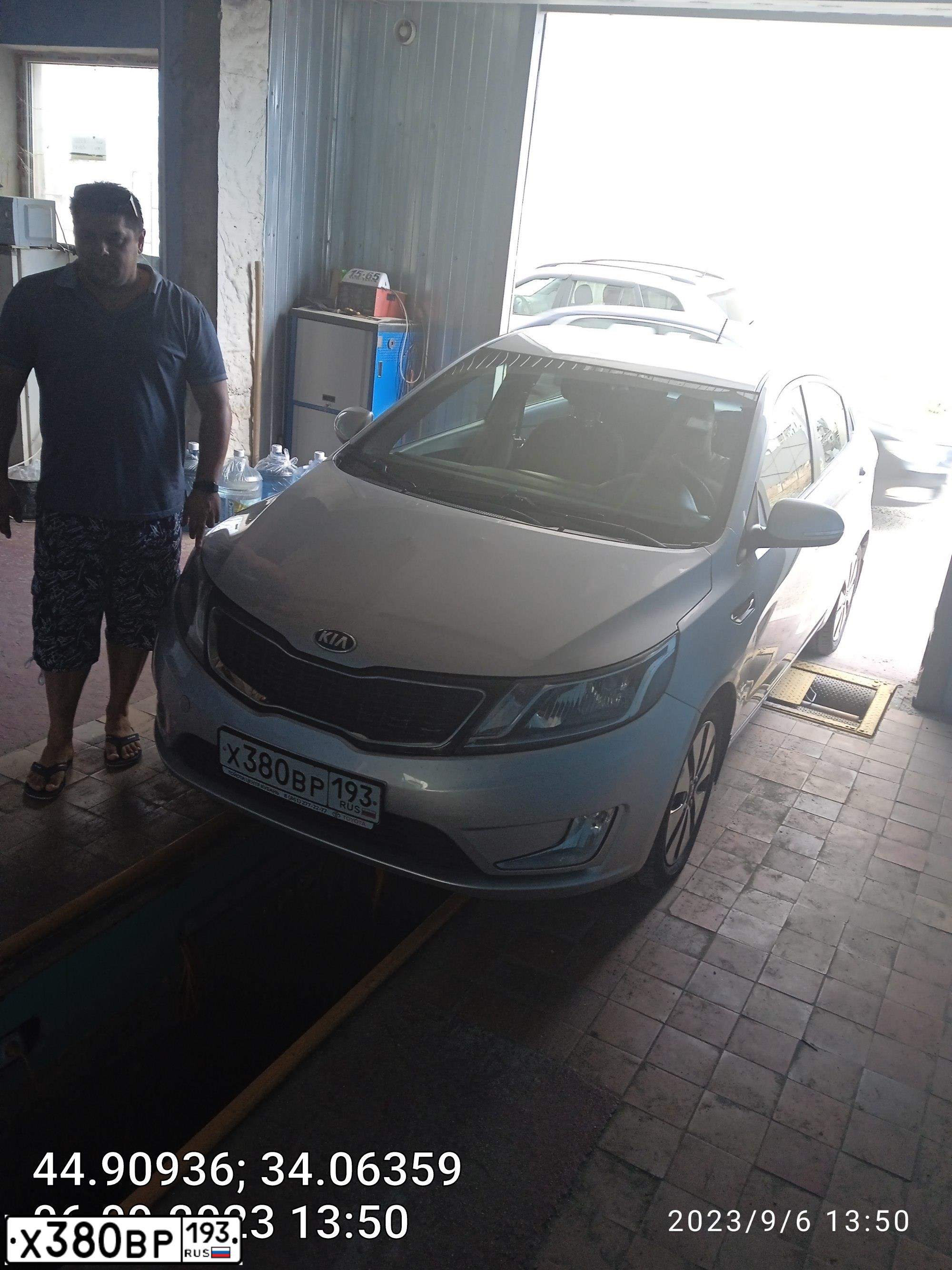 Фото автомобиля KIA RIO, 2013 — госномер Н331МВ82. Цвет: СЕРЕБРИСТЫЙ