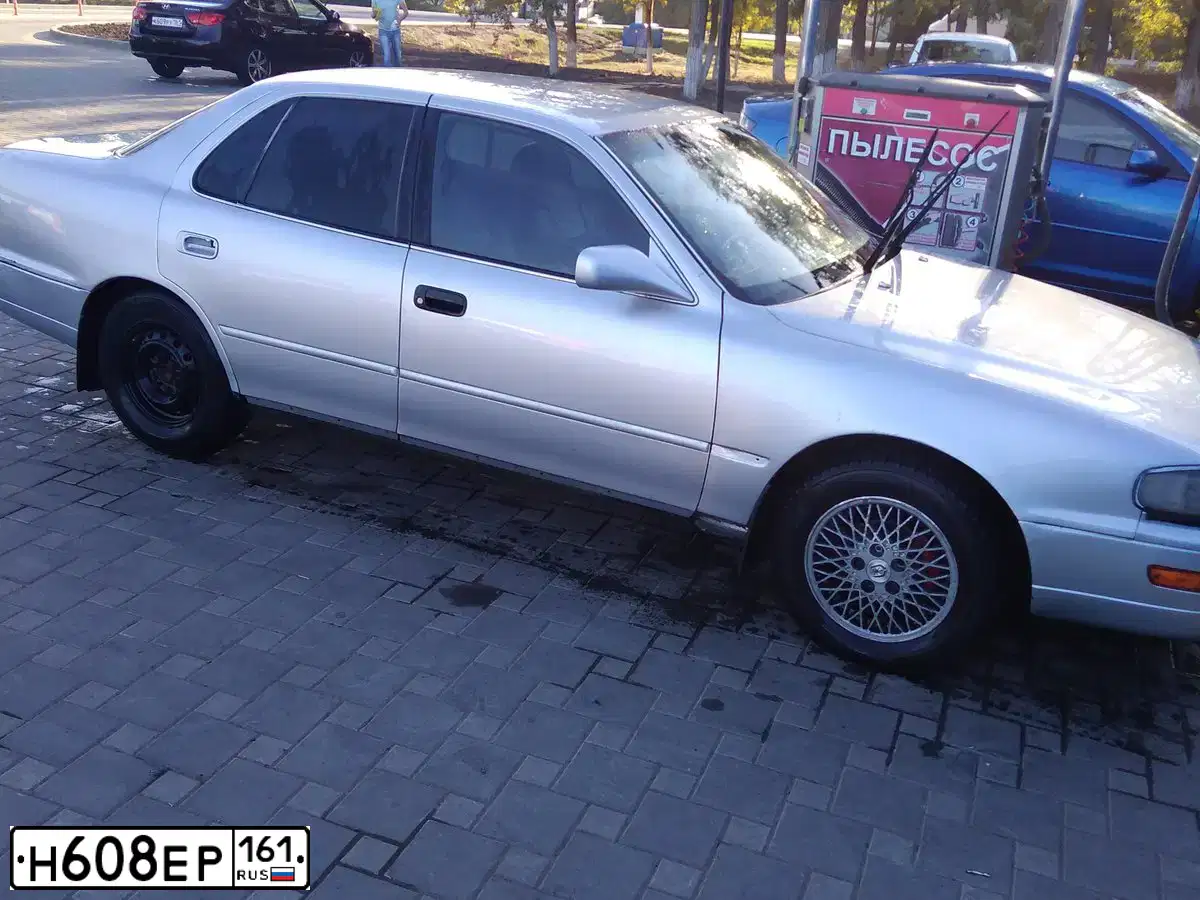 Фото автомобиля TOYOTA CAMRY, 1994 — госномер К701КТ763. Цвет: СВЕТЛО-СЕРЫЙ