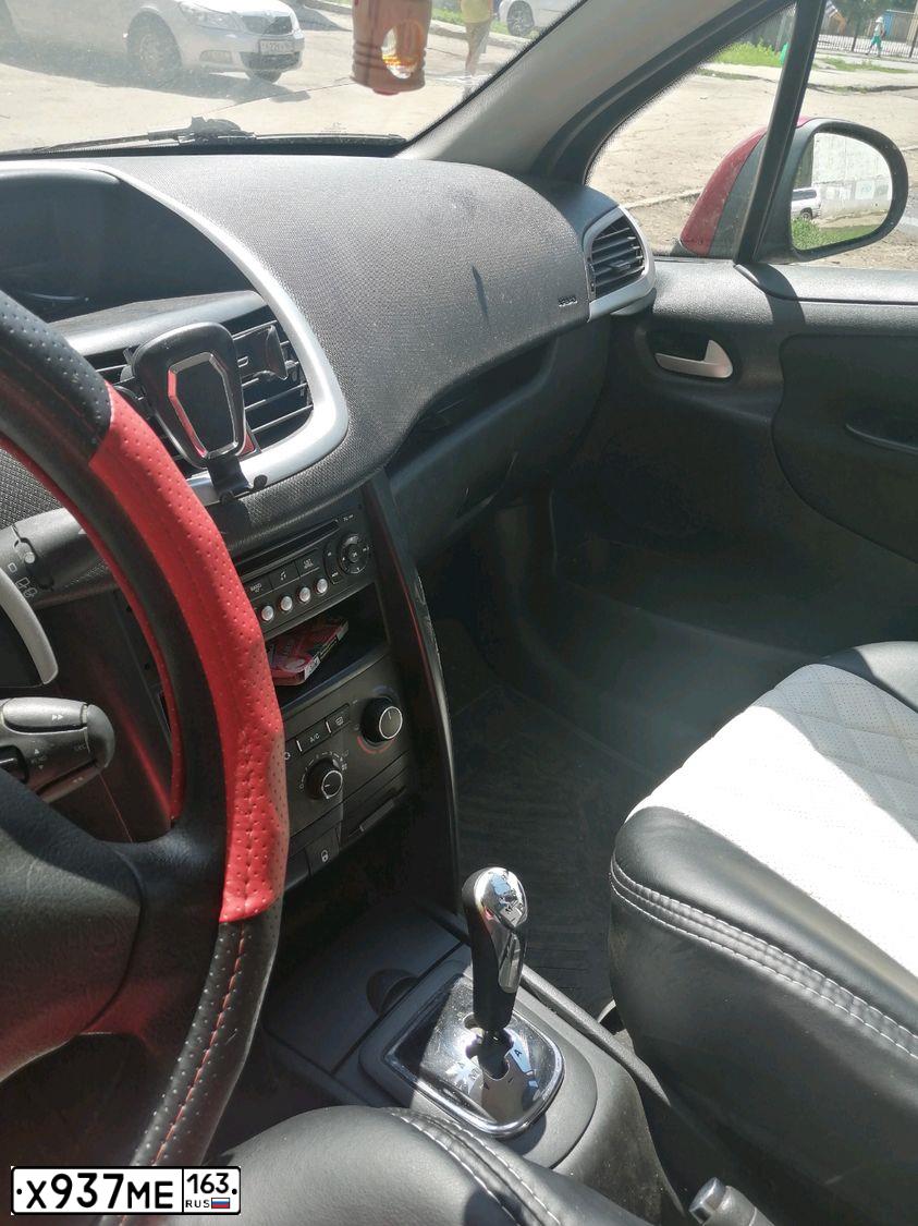 Фото автомобиля PEUGEOT 207, 2009 — госномер Х937МЕ163. Цвет: Красный