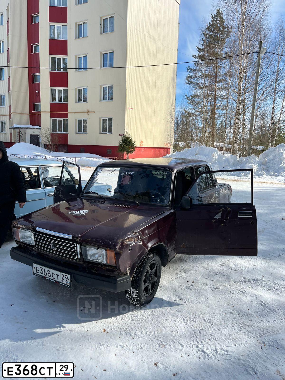 Фото автомобиля LADA 2107, 2006 — госномер Е368СТ29. Цвет: ТЕМНО-ВИШНЕВЫЙ