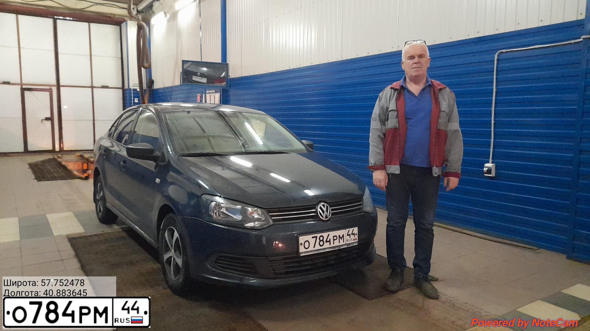 Фото автомобиля VOLKSWAGEN POLO, 2011 — госномер Е403ВН76. Цвет: синий